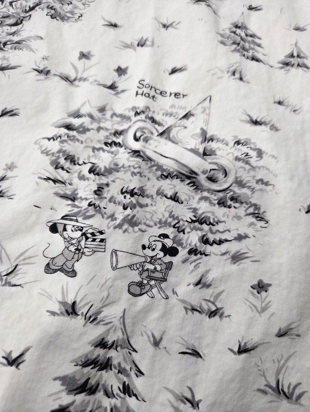 Walt Disney World Vintage Sleep Shirt White with Black Scenic Toile Print XL - Picture 5 of 10